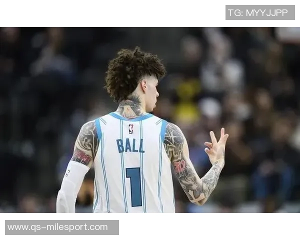 拉梅洛鲍尔上半场表现出色10投6中三分球命中率高达50贡献17分4篮板2助攻4抢断